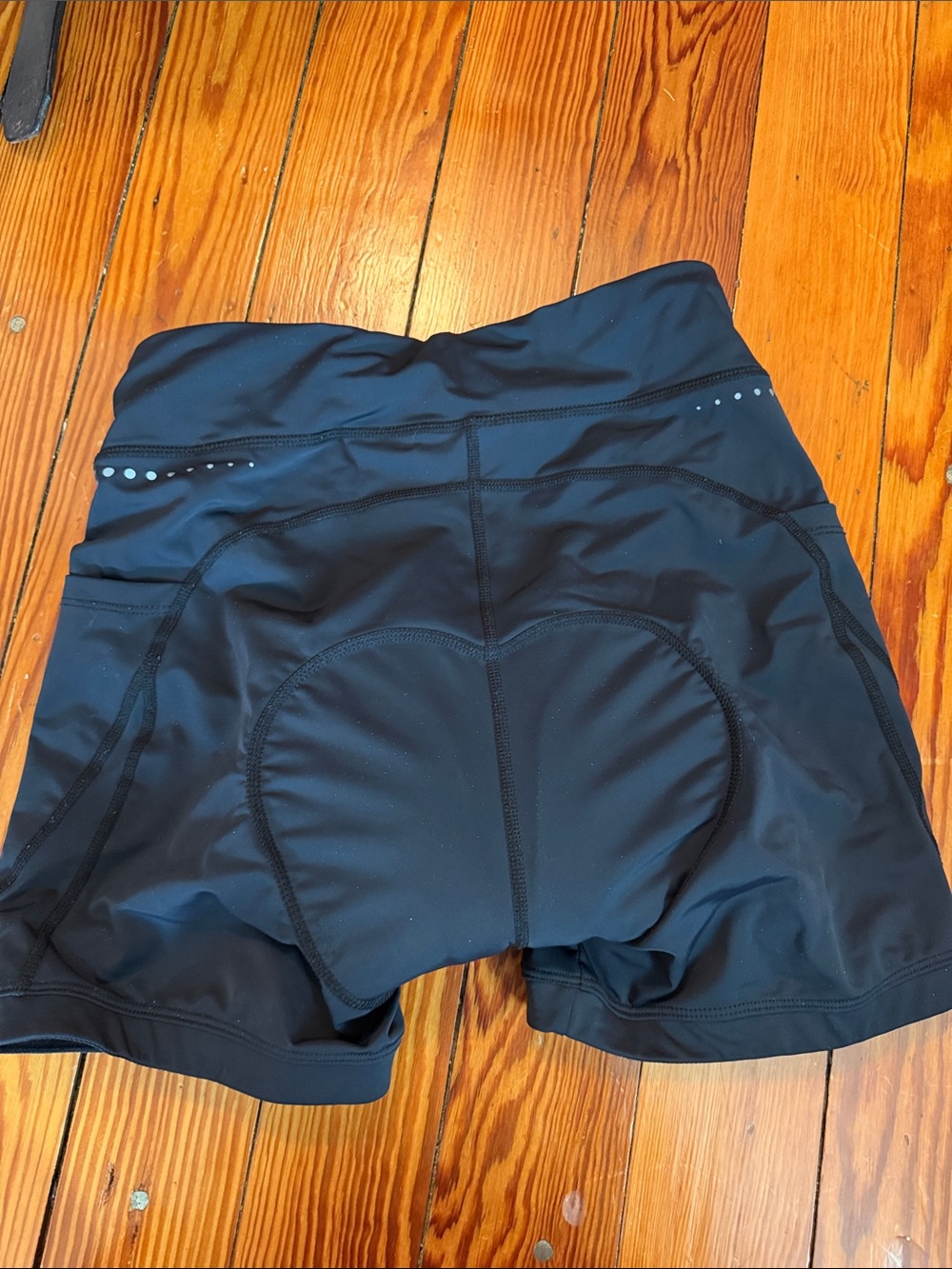 Black Padded Cycling Shorts for Women - Picture 2 of 3